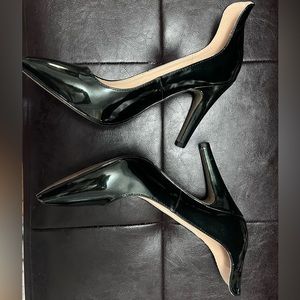 Mark. size 7 Emerald heels 💚